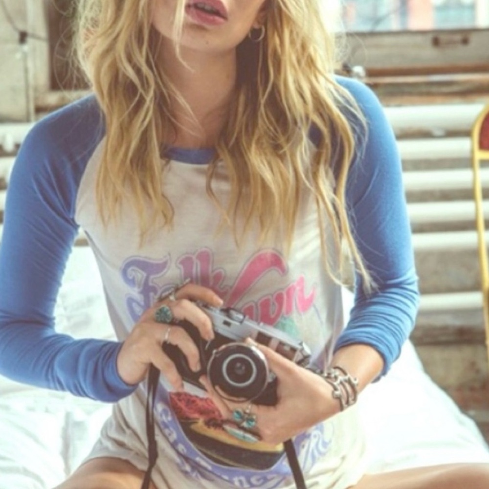 SPELL FOLK TOWN RAGLAN TEE
